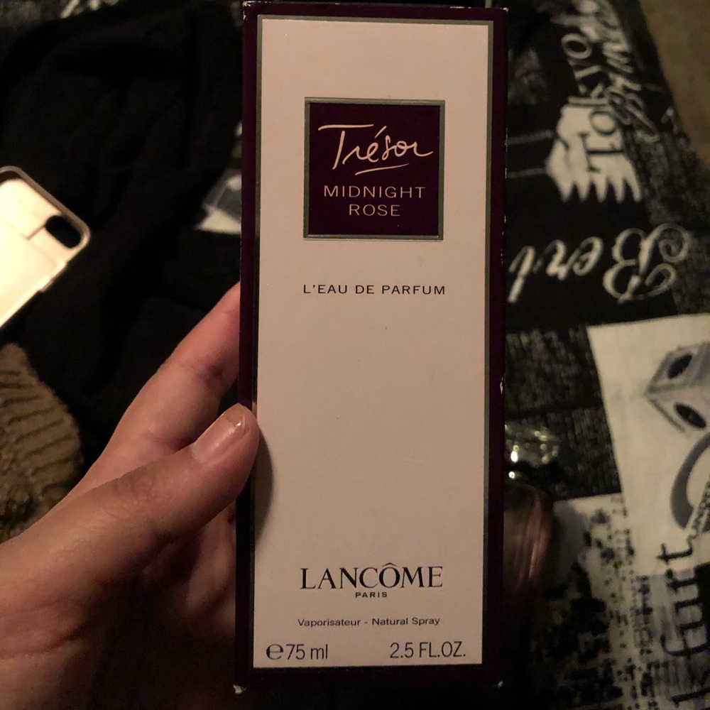Treson midnight rose